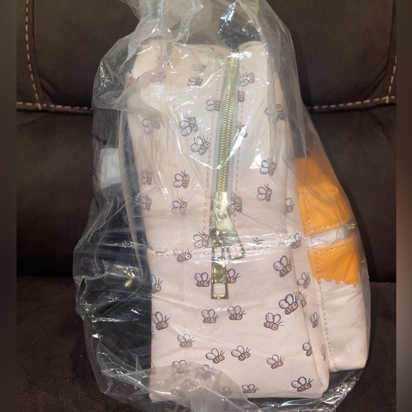 Hot Topic NW Loungefly Disney Winnie The Pooh Bees & Honey Mini Backpack main image 7